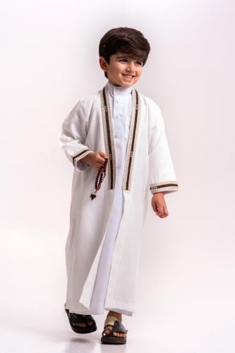 دقلة العيد مزينة بياقة طولية مطرزة