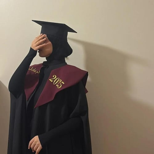 عباية التخرج الفخمه من متجر غــيم