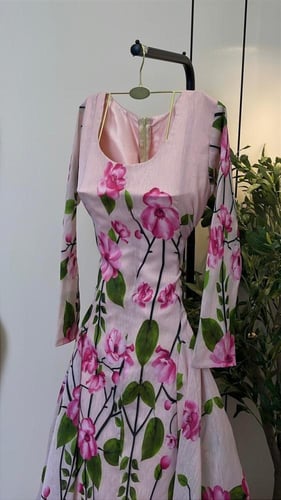 فستان وردي ميدي كلوش