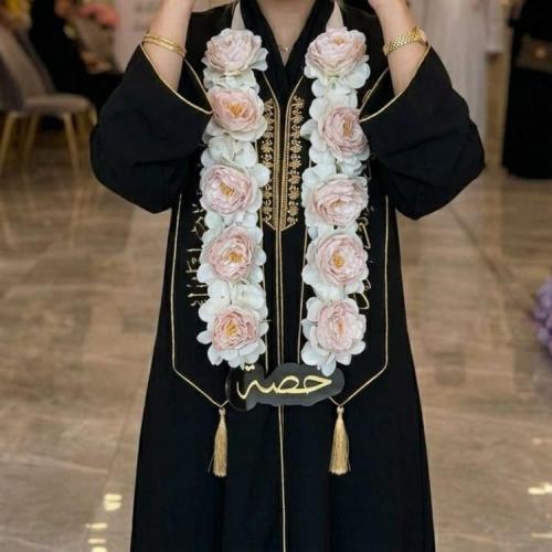 عقد تخرج فخم بالورد والاسم