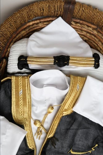 ثوب العيد بشت مواليد بالاسم(بدون العقال)