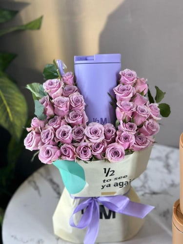 مق يوم التأسيس السعودي مع باقه ورد