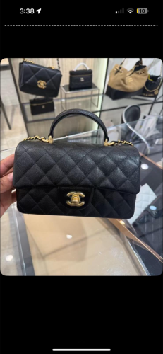 Chanel handle size 20 caviar