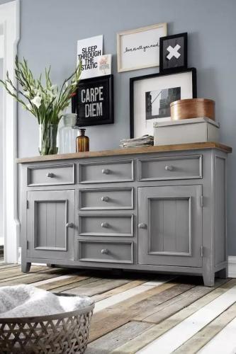 Wooden buffet with 5 drawers and 2 doors
