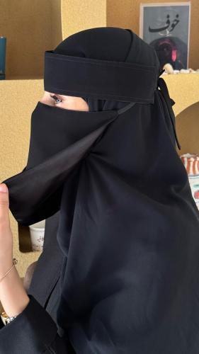 نقاب مطاط مايل مبطن حرير وسط