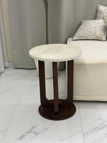 طاوله خدمه مفرد خشب بني بسطح بديل رخام