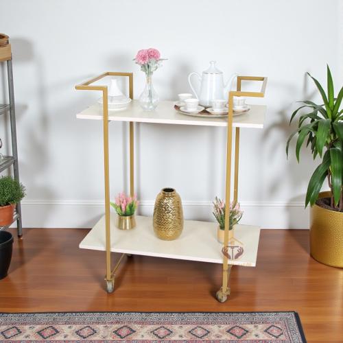 عربة تقديم لون ذهبي دورين سطح خشب اللون بيج