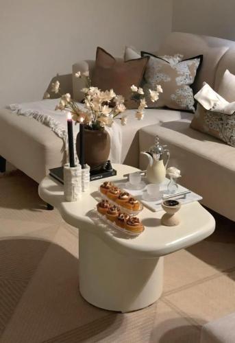 تفصيل خاص طاوله اوف وايت مقاسات خاصه