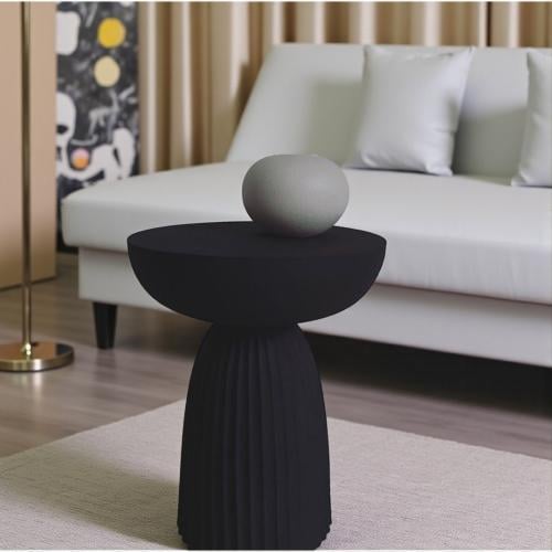 طاولات خدمة فاخرة – خشب طبيعي بتصميم دائري أنيق