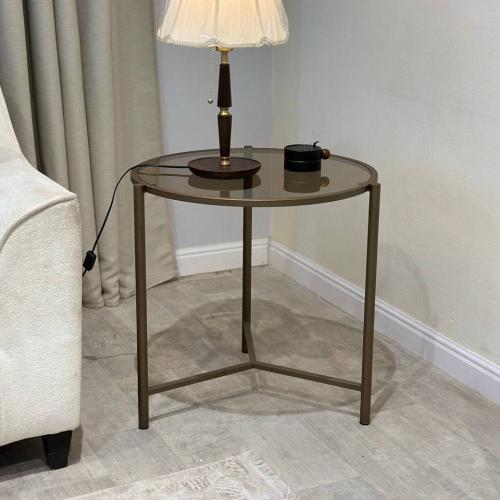 طاولة جانبيه دائريه قاعده حديد نحاسي بزجاج بني شفا...