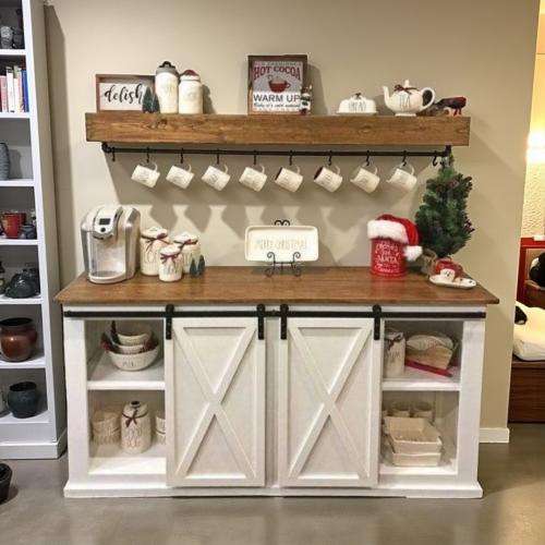 ركن كوفي تصميم أنيق بابين زجاج شفاف مع رفوف لون أب...