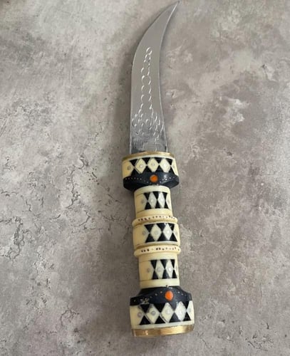 خنجر مجدلاني - وسط