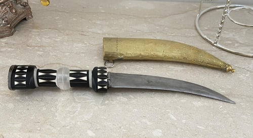 خنجر مجدلاني - وسط