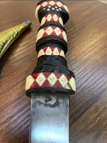 خنجر مجدلاني - وسط