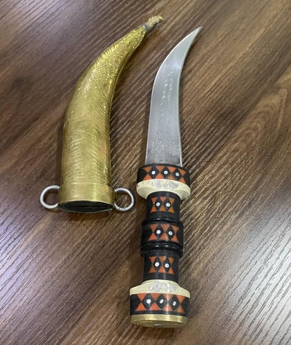 خنجر مجدلاني - وسط