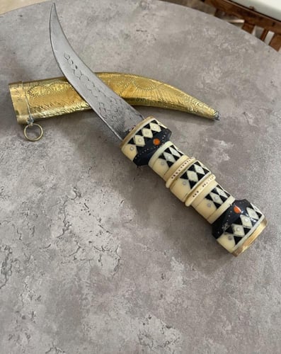 خنجر مجدلاني - وسط