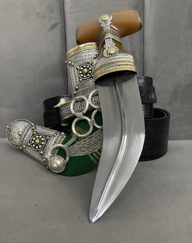 خنجر جنوبي - مع حزام