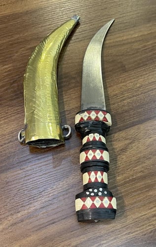 خنجر مجدلاني - وسط