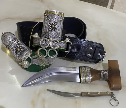 خنجر جنوبي - مع حزام