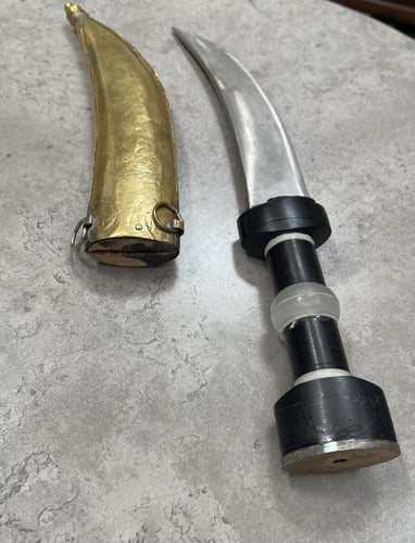 خنجر مجدلاني - وسط