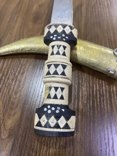 خنجر مجدلاني - وسط