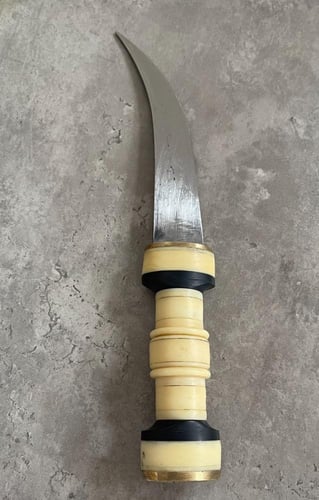 خنجر مجدلاني - وسط