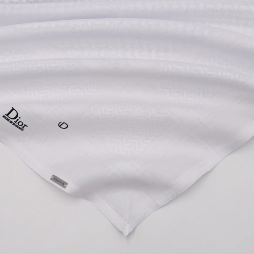 شماغ ديور ابيض الانجليزي