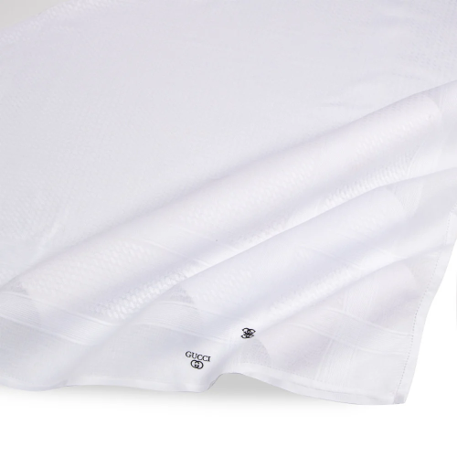 شماغ قوتشي ابيض انجليزي