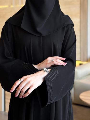 عبايه فيرا + طرحه ونقاب مجاناً