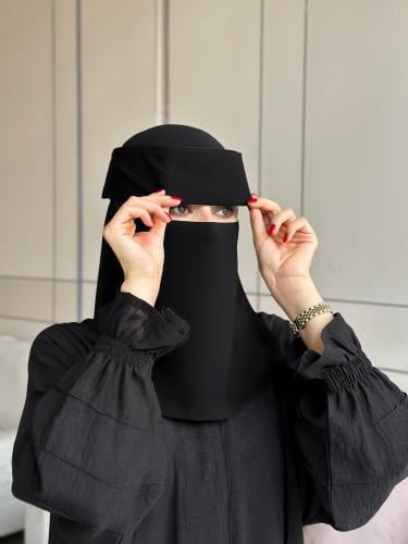 نقاب وسط مائل بمرد+طرحه مجانا