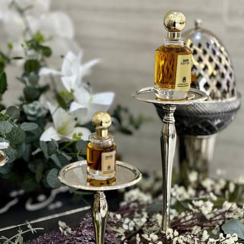 طاولة العطور والبخور