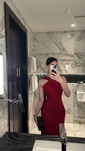 فستان احمر ناعم