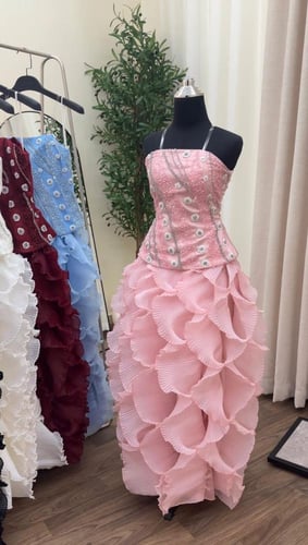 فستان سهرة بألوان متعدده