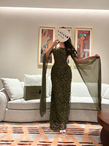 فستان زيتي بشال شيفون