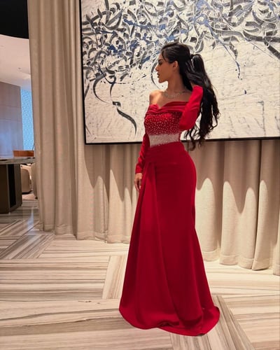 فستان اوف شولدر بتصميم انيق لون احمر