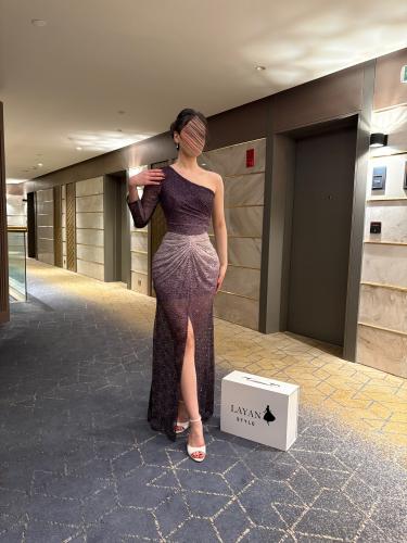 فستان راقي بكم واحد وكسرات على الخصر