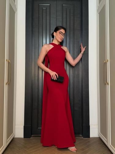 فستان احمر ناعم