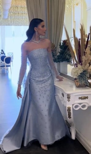 فستان راقي بتطريز يدوي