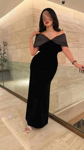 فستان اسود مخملي اوف شولدر