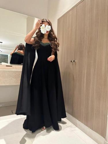 فستان اسود بتطرز راقي