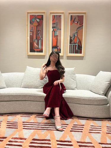 فستان برغندي لامع