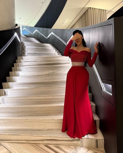 فستان اوف شولدر بتصميم انيق لون احمر