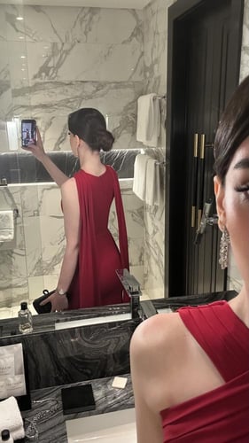 فستان احمر ناعم