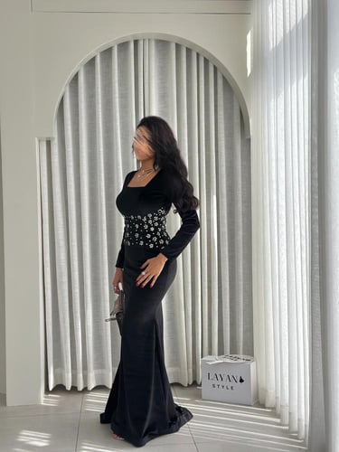 فستان اسود مخمل