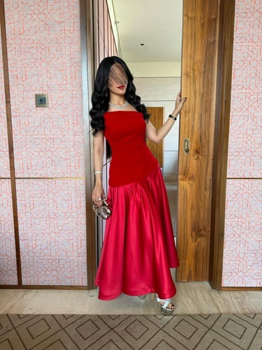 فستان احمر مخملي