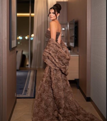 فستان بني بشال راقي