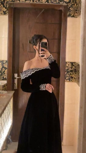 فستان اسود انيق