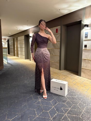 فستان راقي بكم واحد وكسرات على الخصر