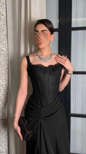 فستان اسود بلمسة دانتل انيقه