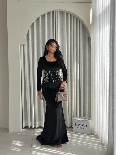 فستان اسود مخمل